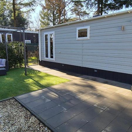 Het Veluwse Boshuisje Knus Chalet Met Omheinde Tuin Op De Veluwe Hoenderloo Buitenkant foto